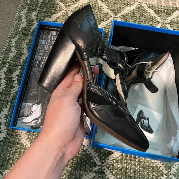 John Fluevog Sigourney Black Leather Heels - Picture 6 of 16